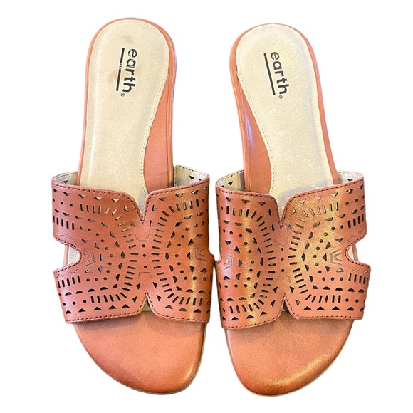 Earth Shoes - Earth Mykonos Torlos Women's Leather Slide Sandal | Women's 9M